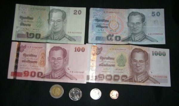 タイ旅行　現金