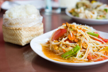 タイ料理「ソムタム（ส้มตำ）」とは？意味と28種類の味、食べ方を紹介
